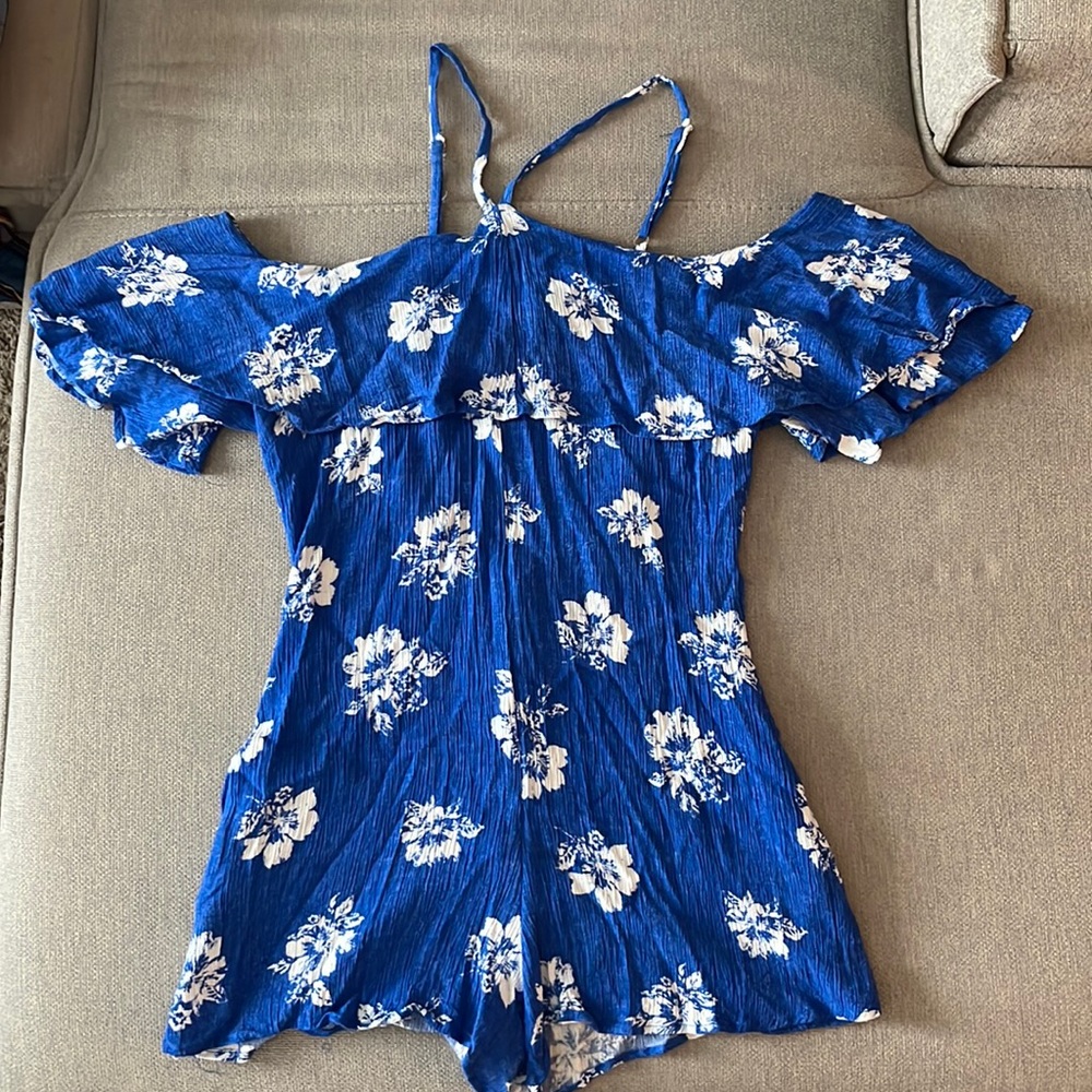 Lulus halter romper. Sleeves go off the shoulder. Open back key hole.
